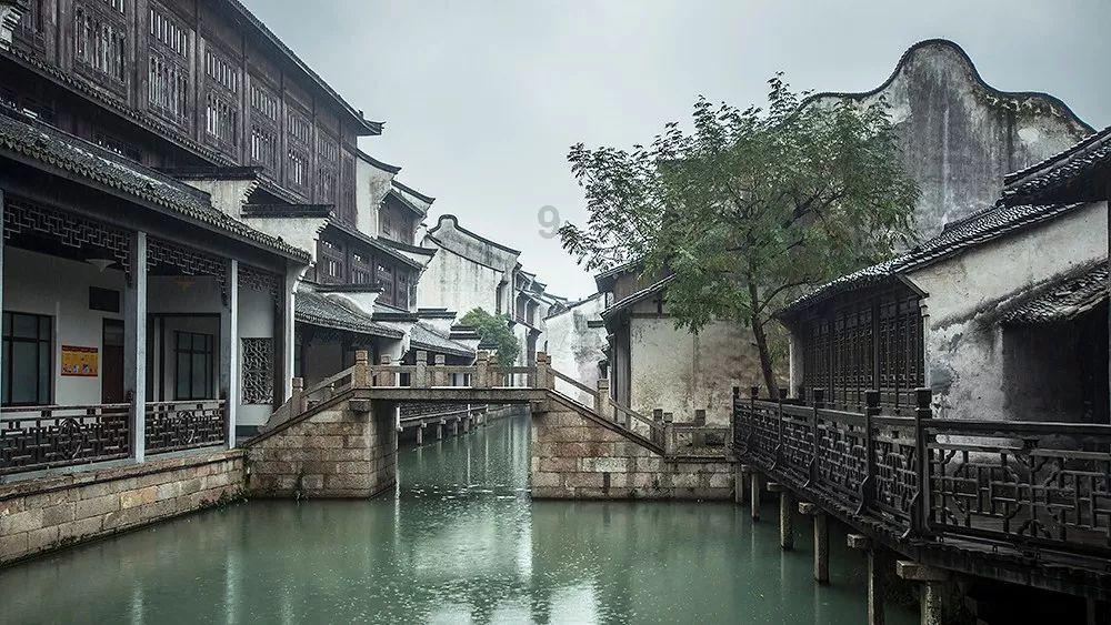 女生的嘻哈风穿搭随性又帅气,怎样搭配最好?-有问必答平台,解答您的疑问